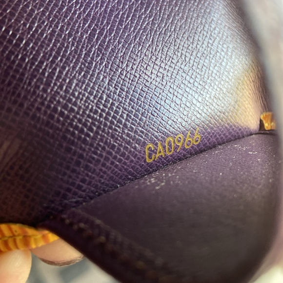 Louis Vuitton Authentic Vintage Yellow Purple Epi 6-Key Holder - Picture 3 of 15